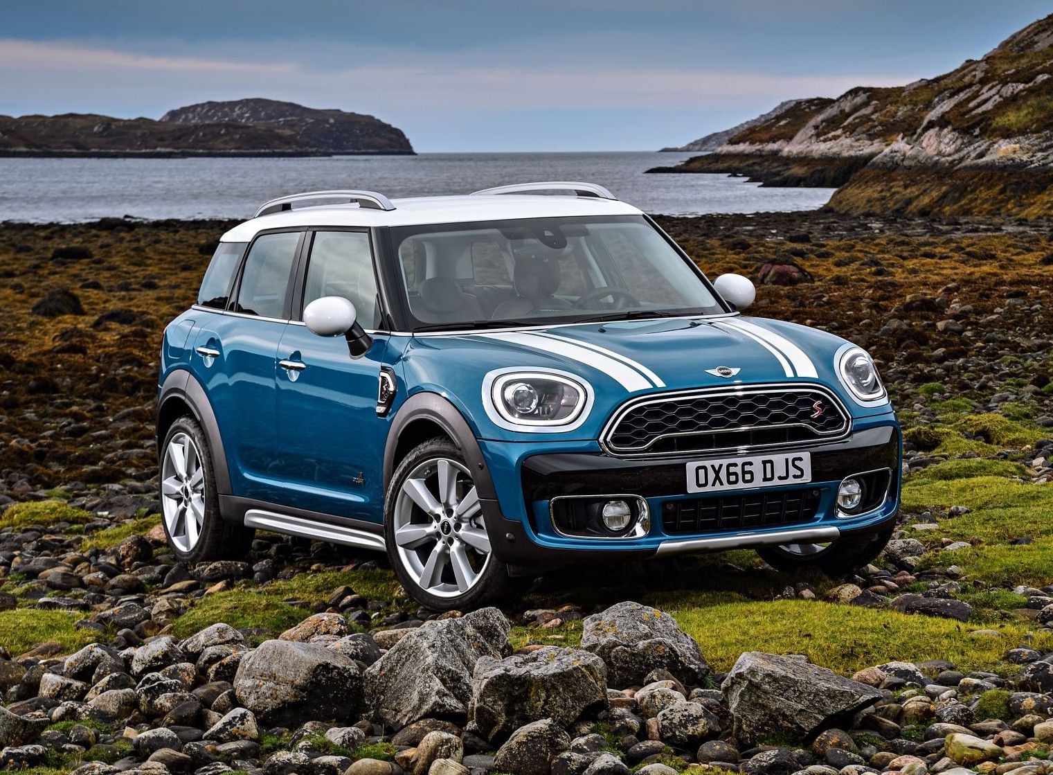 2017 Mini Countryman Can Effortlessly Swap the Mini for Maxi | DriveMag ...