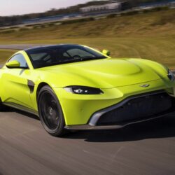 2018-Aston-Martin-Vantage-0