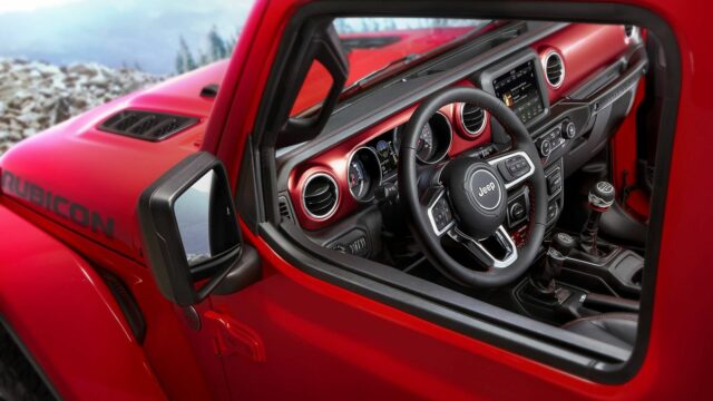 2018 Jeep Wrangler's interior revealed, lots of goodies inside | DriveMag  Cars