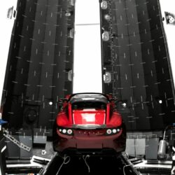 Tesla Roadster in space 01