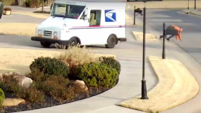 US-Postal-driver-falls-off-delivery-truck-0