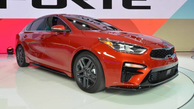 2019-Kia-Forte-sedan-at-2018-Detroit-Auto-Show-0