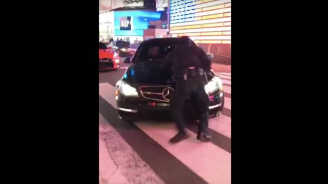 Mercedes-AMG-C63-attemps-to-run-over-cop
