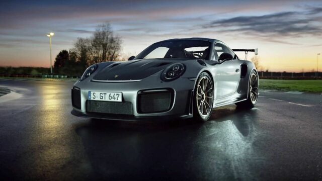 Porsche-911-GT2-RS-0