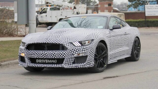 2019-Ford-Mustang-Shelby-GT500-0