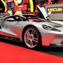 2017-Ford-GT-0
